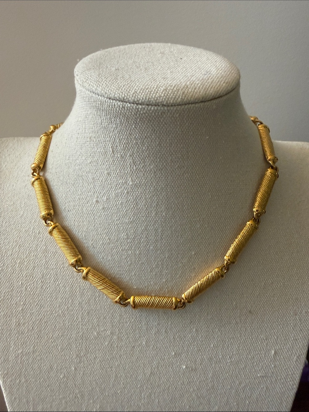 Vintage Napier Signed 80’s Coiled Link Chocker Gold Tone Necklace.